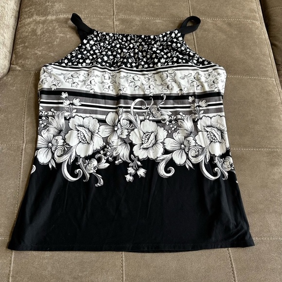 Beach House Black and White Floral Tank Top - Picture 5 of 8